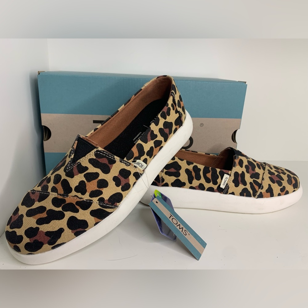 Toms Leopard print Mallow sole size 7 NWT